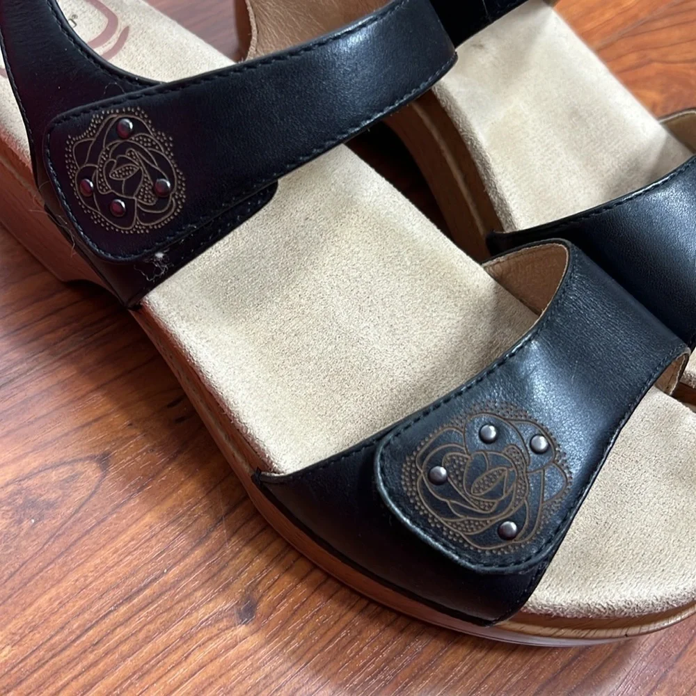 Dansko Sonnet Sz 39 Leather Sandal Wood Block Platform Black